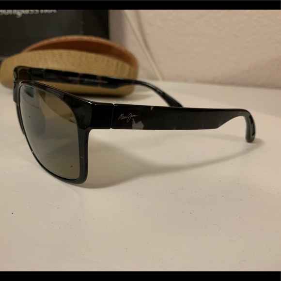 ✨ Maui Jim sunglasses✨ - Picture 3 of 8